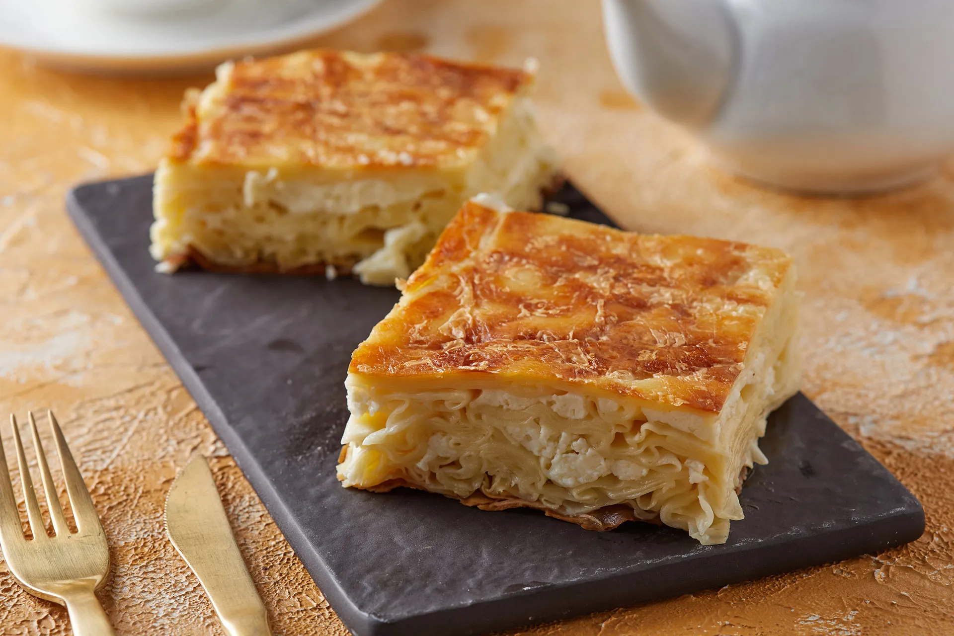 Kuşbaşılı Kaşarlı Pide